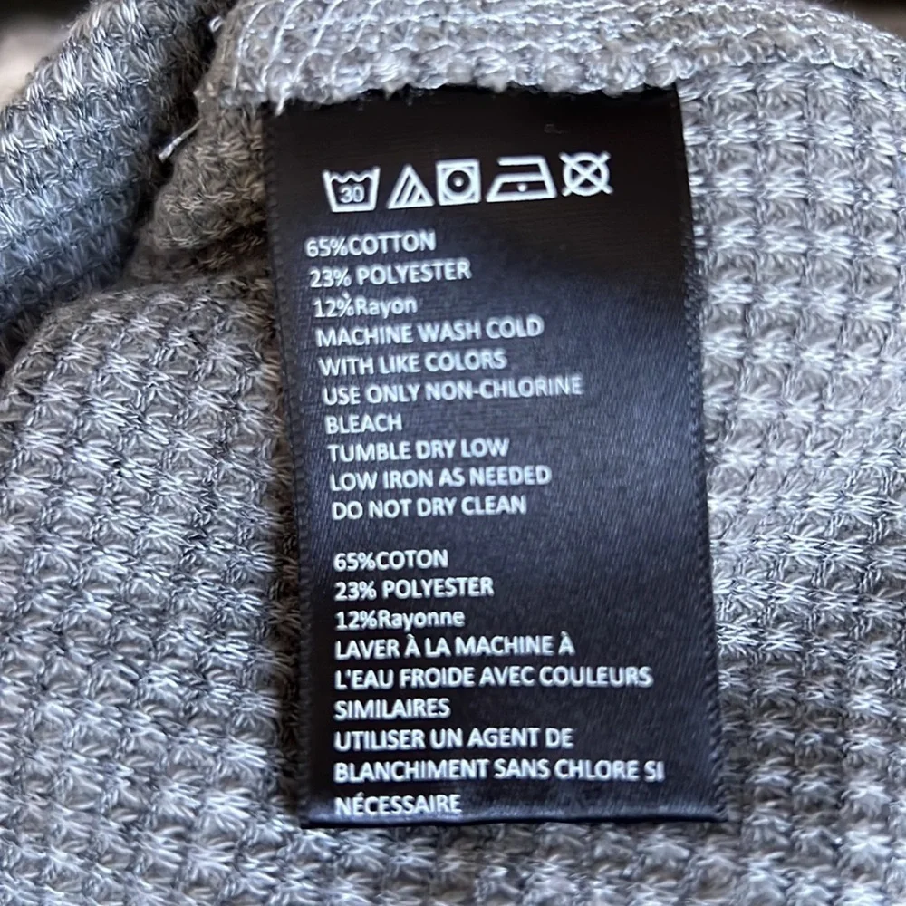 🍁FREE w/any order‼️URBAN OUTFITTERS UO dark gray long sleeve tee carter Henley - Picture 5 of 6